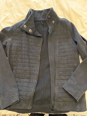 Lululemon size 6 Quilted Black Zip-Up Jacket